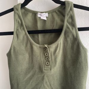 green crop top